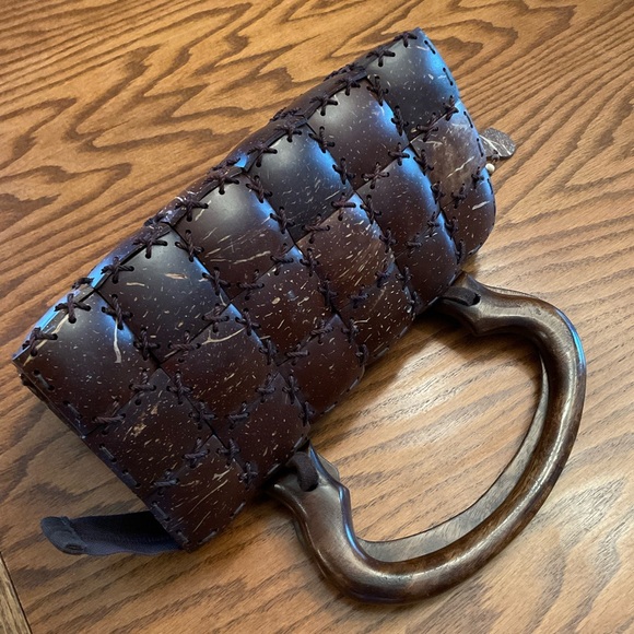 Coconut Laced Wooden Handles Handbag - Picture 9 of 11